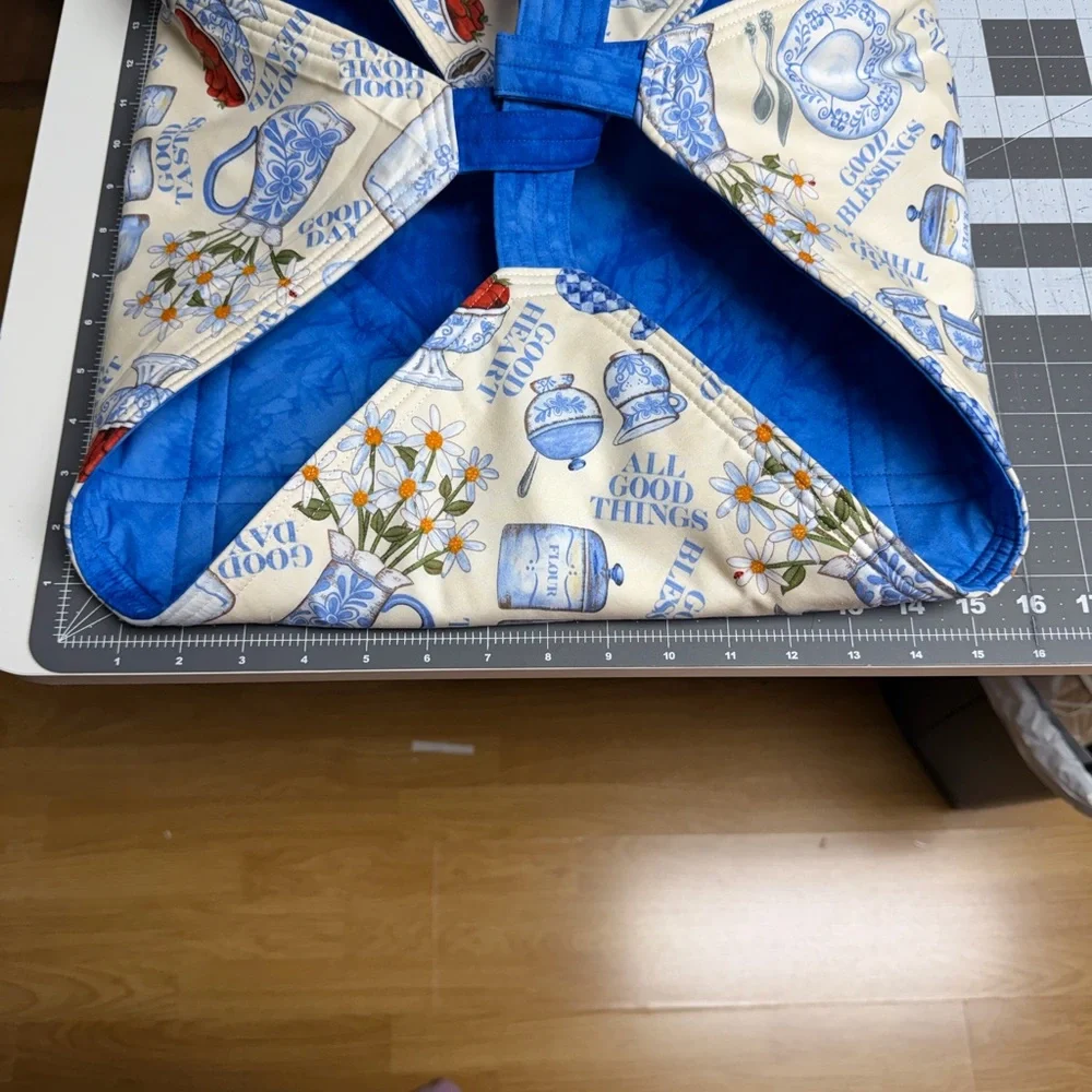 Casserole Dish Carrier Quilted and Reversible Pie Plate Carrier Blue Cream